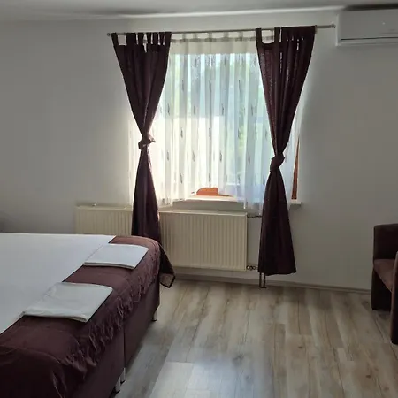 Gostilna S Prenocisci Danica 3*