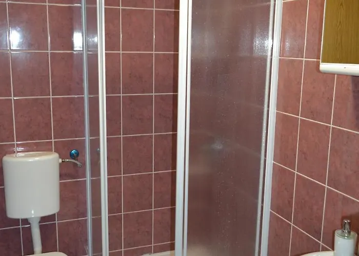 Gostilna S Prenocisci Danica 3*